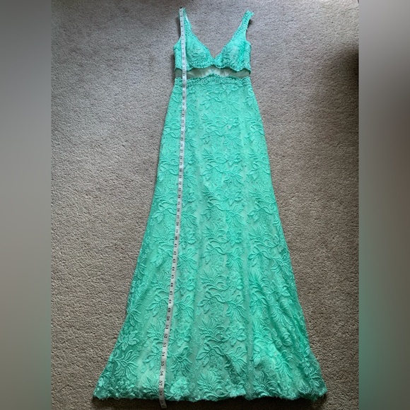 La Femme Prom Dress Midriff Cutout Green Lace Fitted Maxi Formal Grad 💫 - Picture 10 of 17